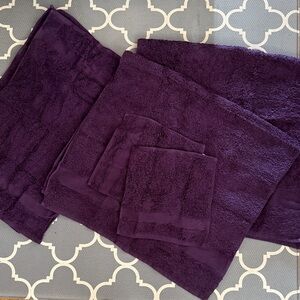 NWOT Sky Dark Purple Luxury Bath Towels Set - 6 Pieces